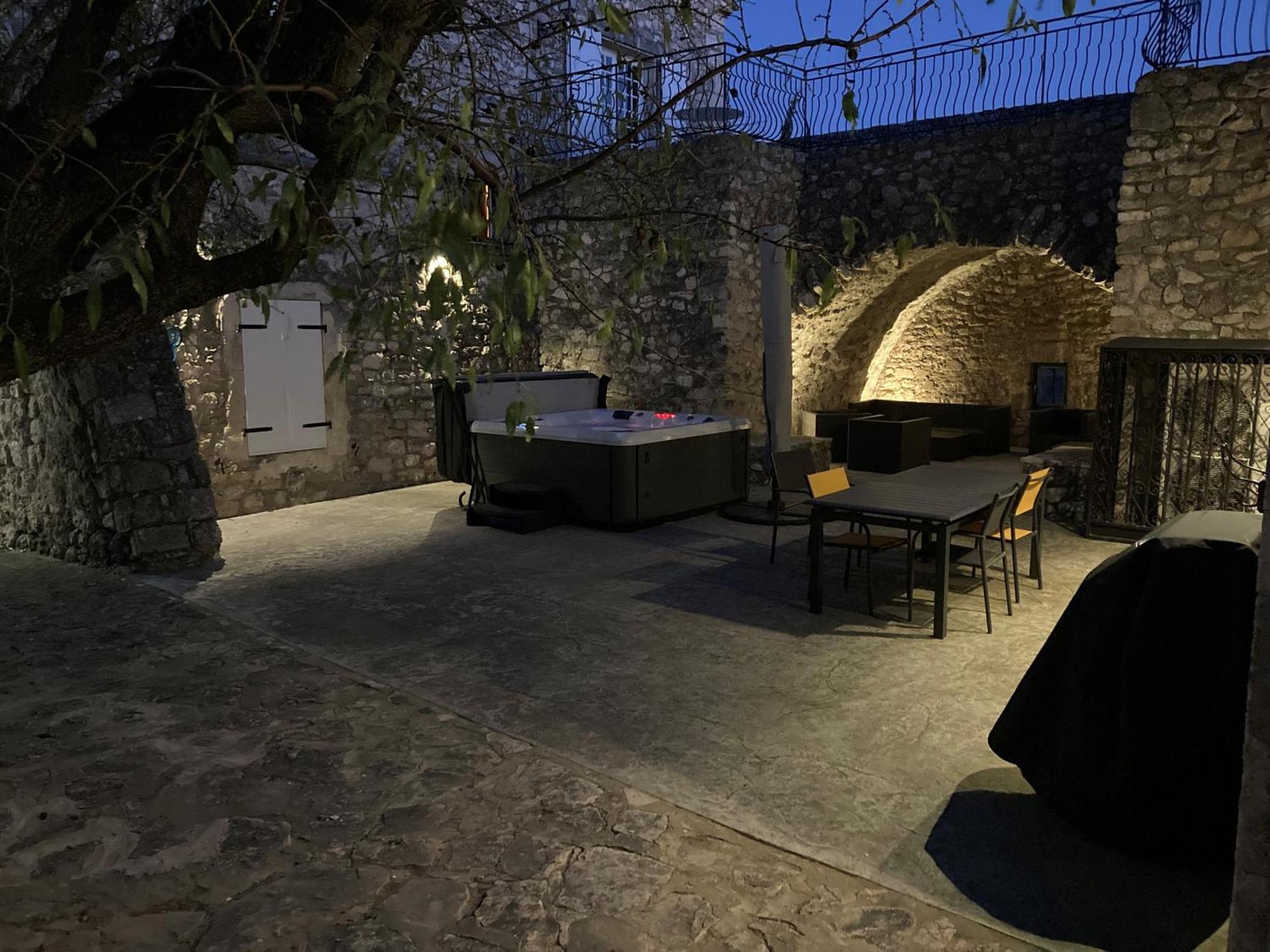 La Closerie D'Escalin Gite 12 Personnes Et Jacuzzi La Garde-Adhémar Extérieur photo